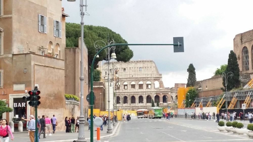 Super Big History Luxury At Colosseum