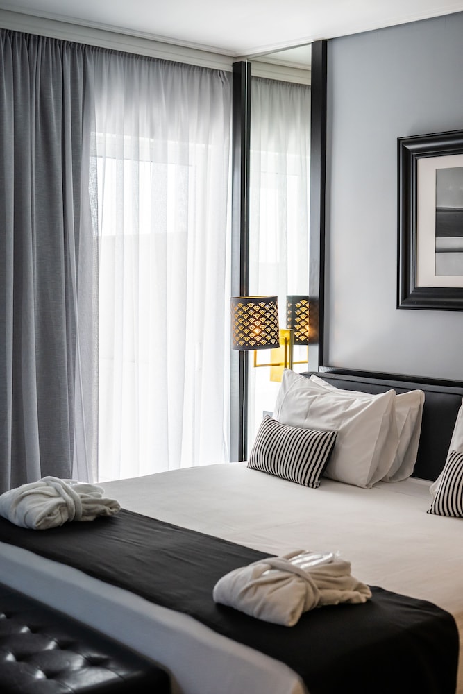 Athenian Riviera Hotel & Suites 12