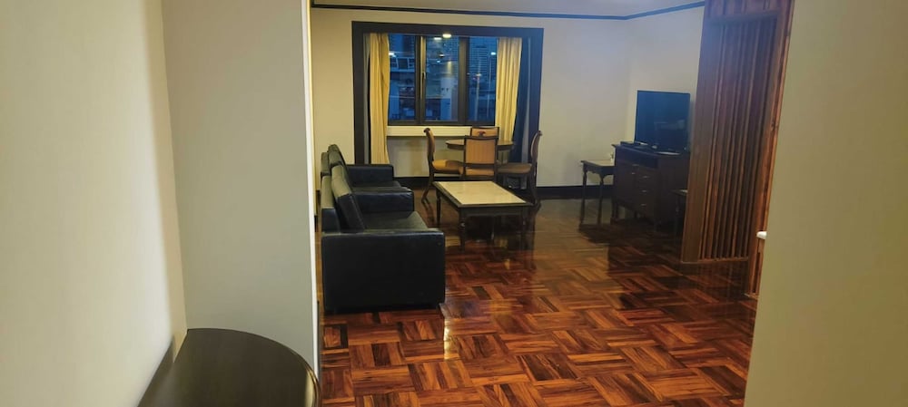 Omni Tower Sukhumvit Nana - Direct