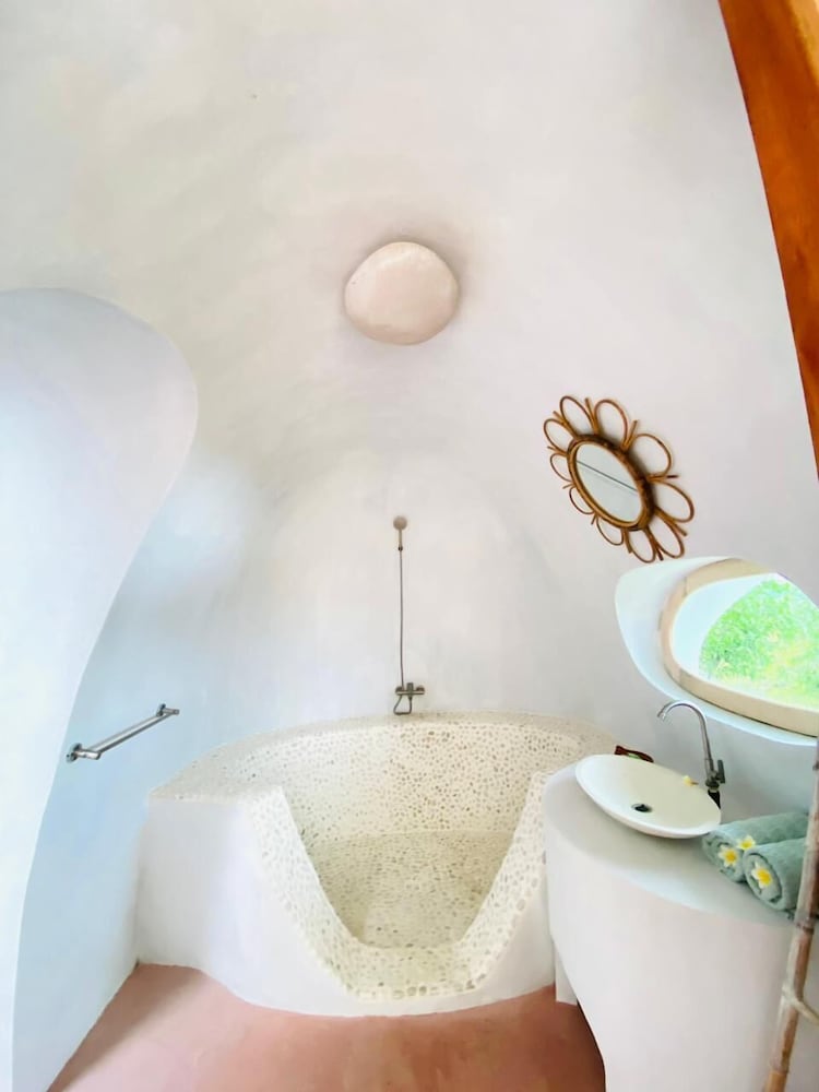 Mentigibay Dome Villa Lombok
