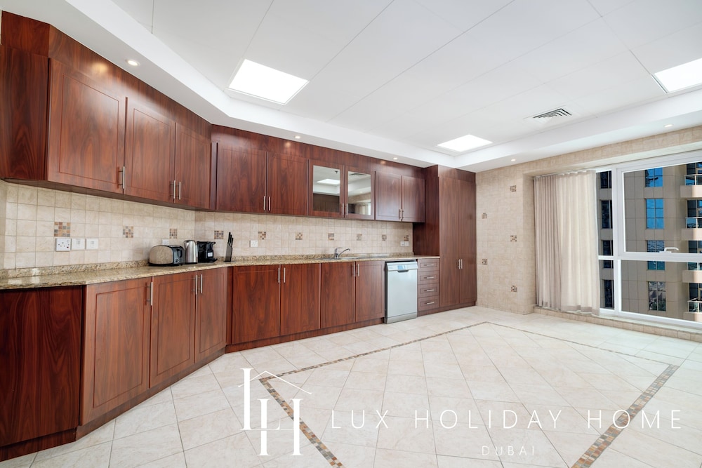 LUX The Al Seef Marina Suite 2