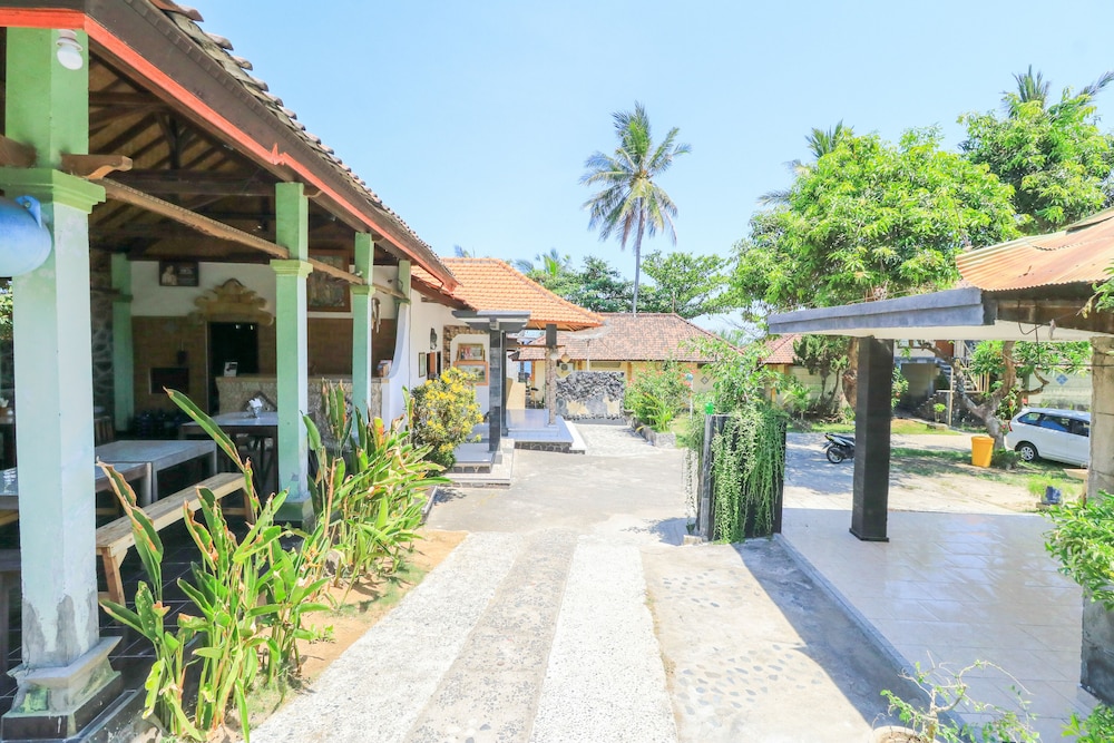 Hotel Tara Bar & Resto Air Sanih view 3