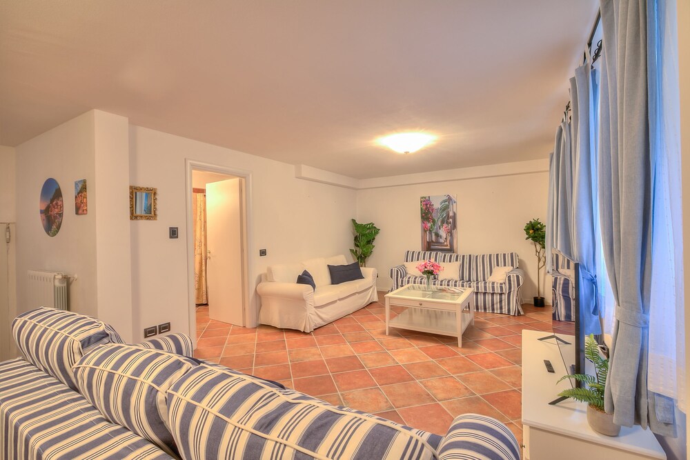 Borgo Belvedere Apartment With Lake View
