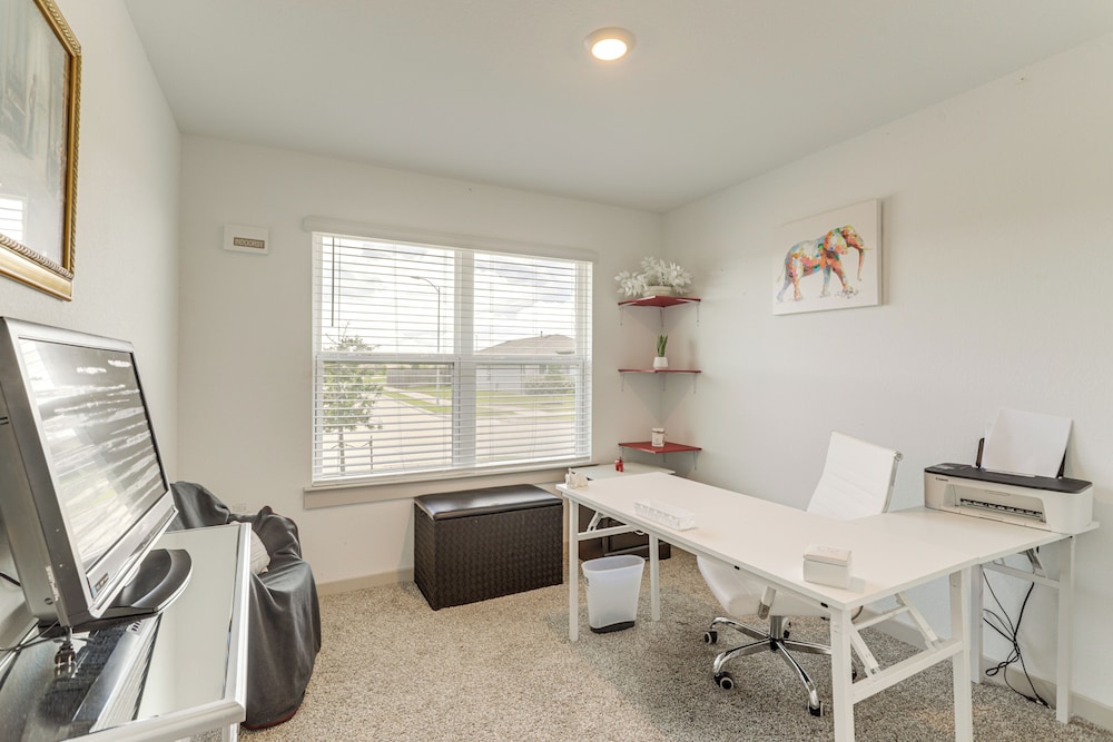 Fenced Yard: Quiet Family Home in Richmond