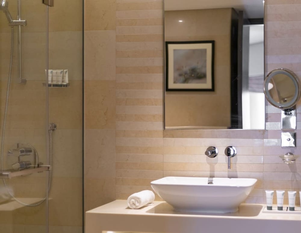 Elegant 1BR Near Wafi Mall Central Dubai Stay