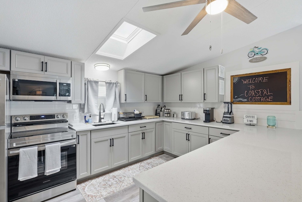4BR Coastal Pool Cottage Golf Cart Kayaks