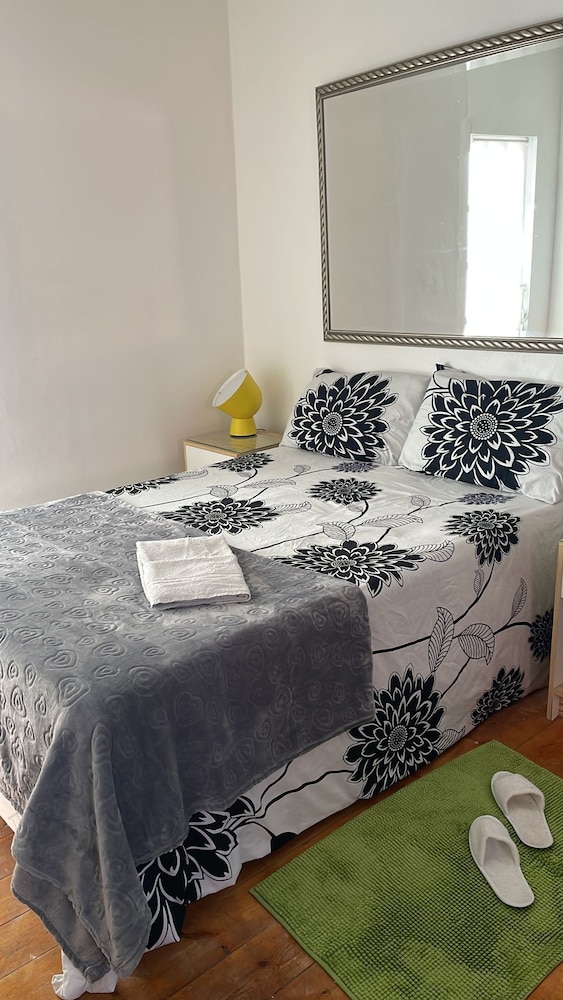 Lovely Flat Near Train Station and Central London