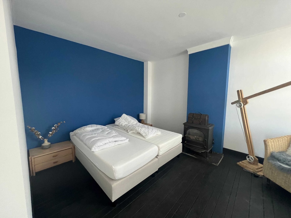 Unique House Within Walking Distance of the Beach view 4