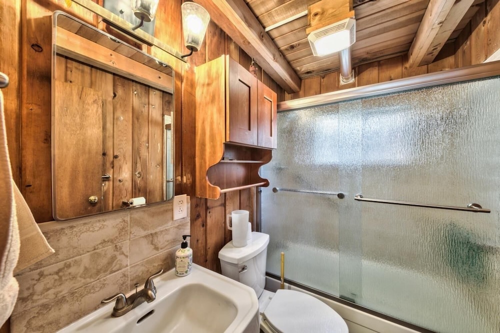 Hank Monk Chalet by RedAwning view 5