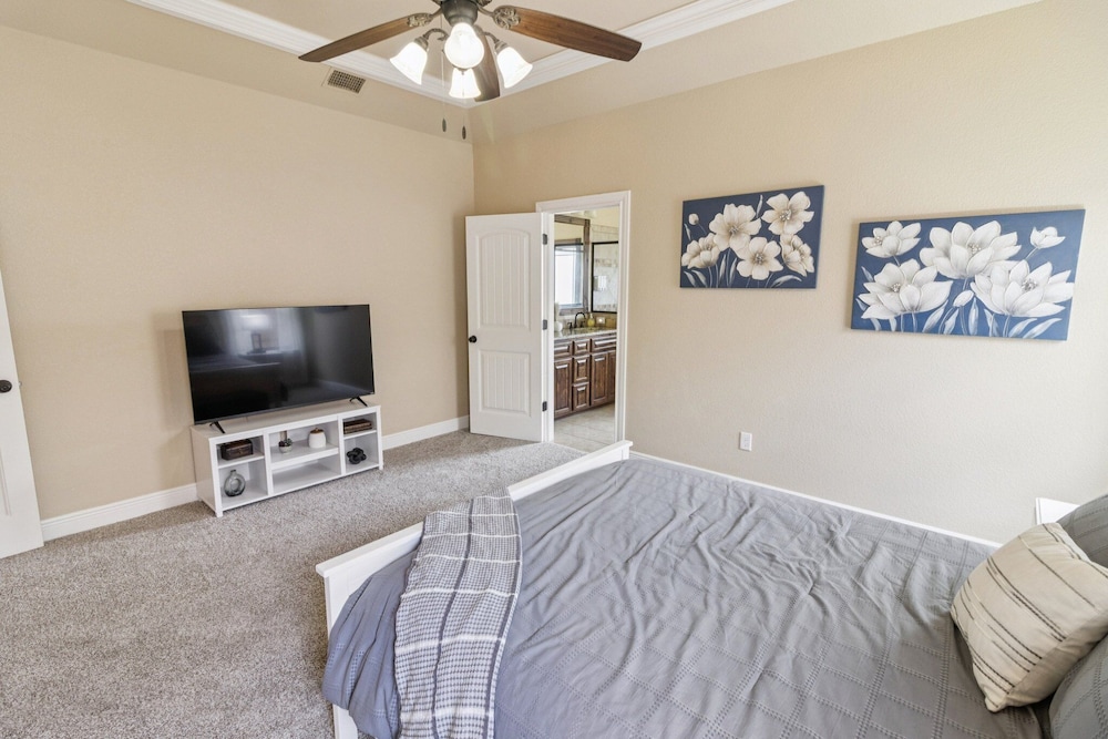 Gorgeous 4br Dakota Springs Home 3 Bedroom Home
