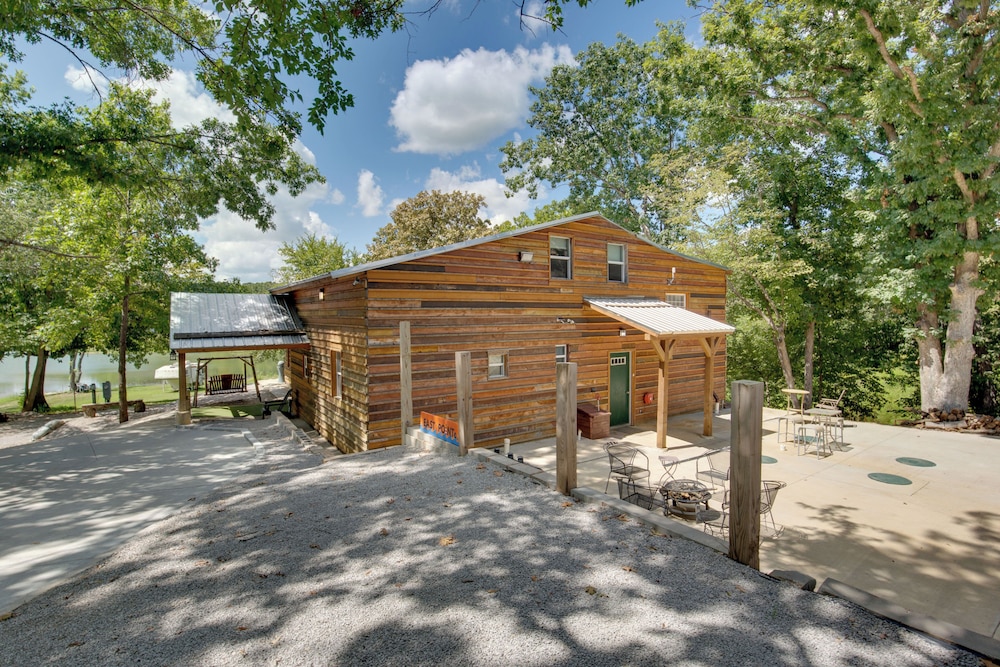 'bayview' - Lakefront Family Cabin in Odessa!