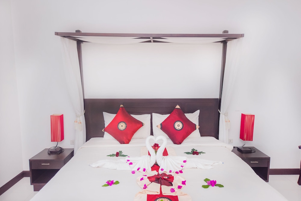 Phuket Monaburi Boutique Hotel
