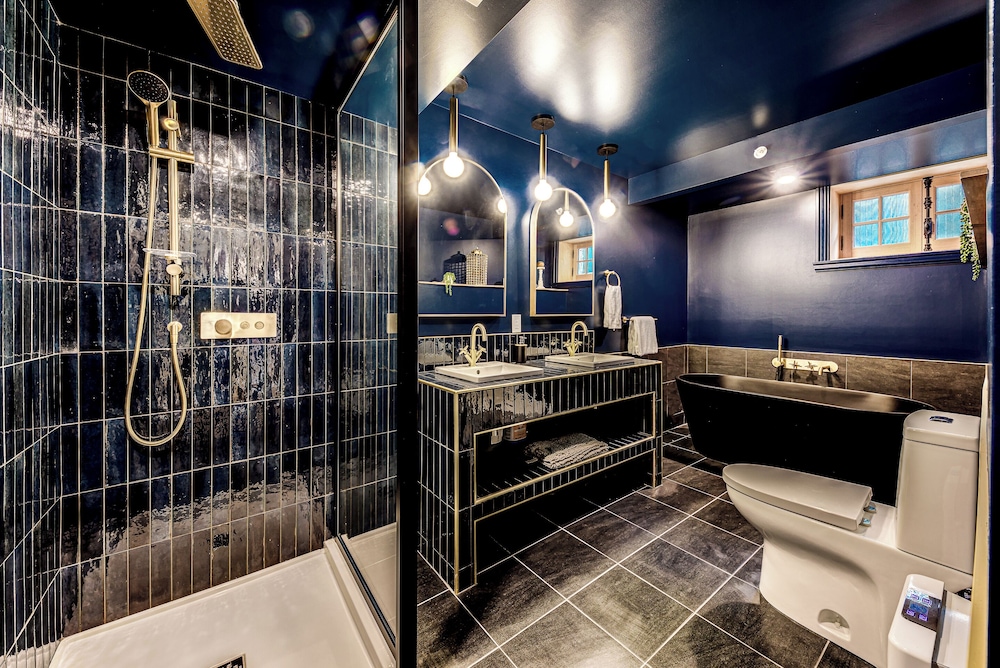Majestic 3-Bedroom Designer Apartment