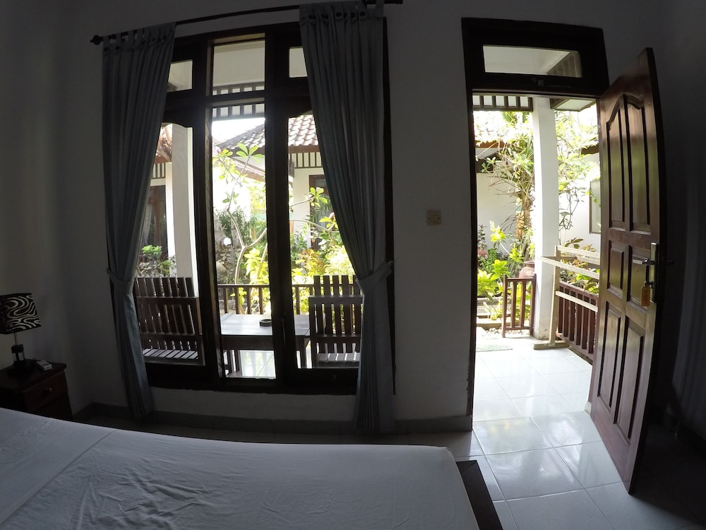 Gili Smile Bungalows