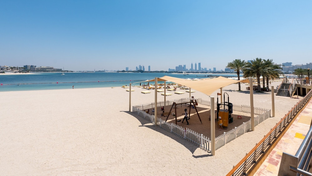 Exquisite 2BR w Exclusive Beach Access at the Palm