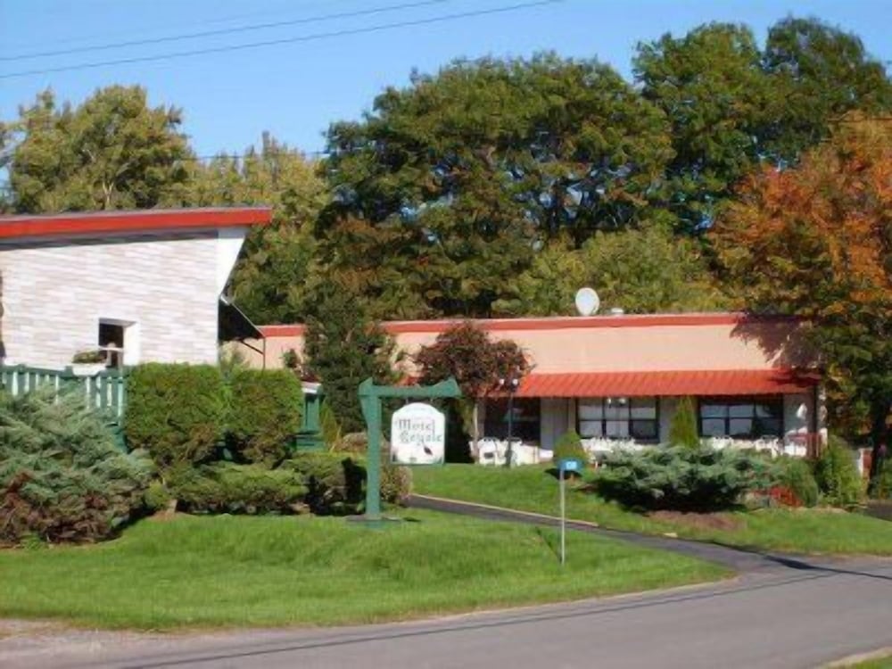 Capricorn Motel Royale Thousand Islands