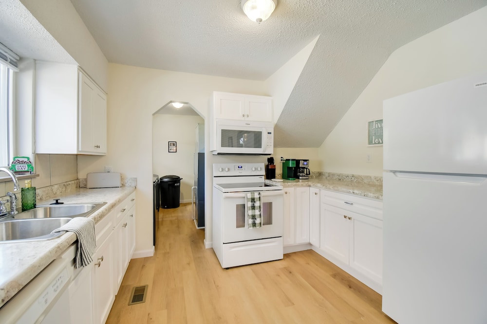 Walk to Ritter Park: Renovated Home Near Marshall!