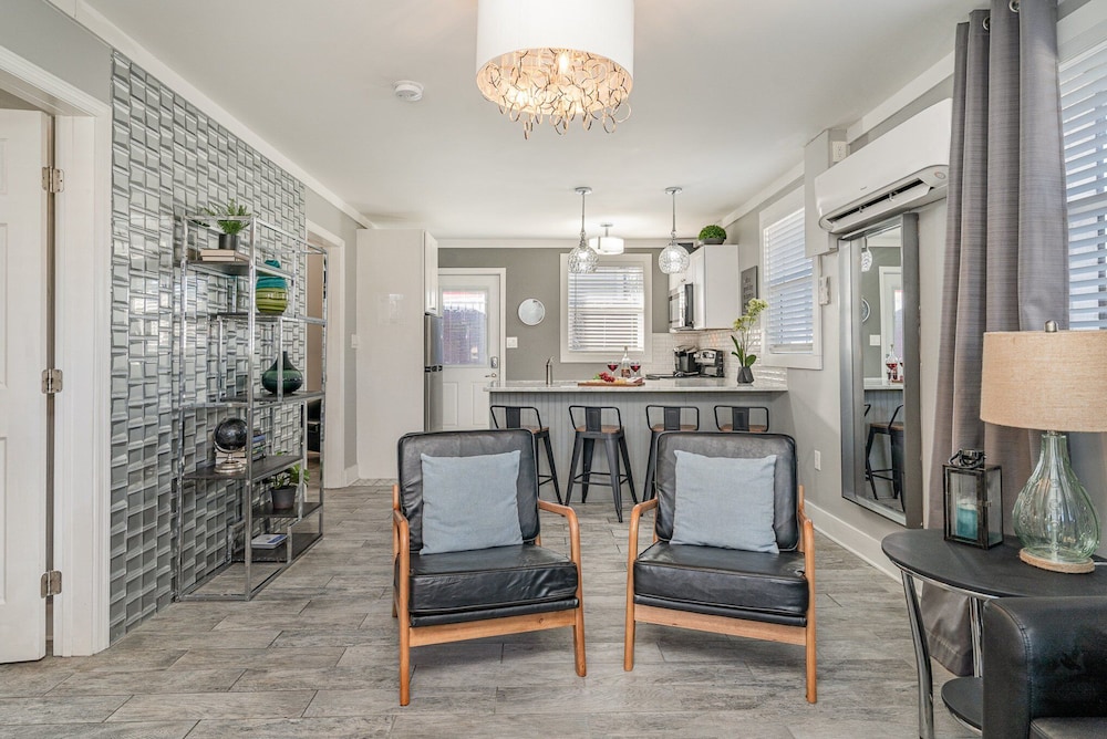 Urban Pearl-2 Bedroom & Private Patio-in Midtown