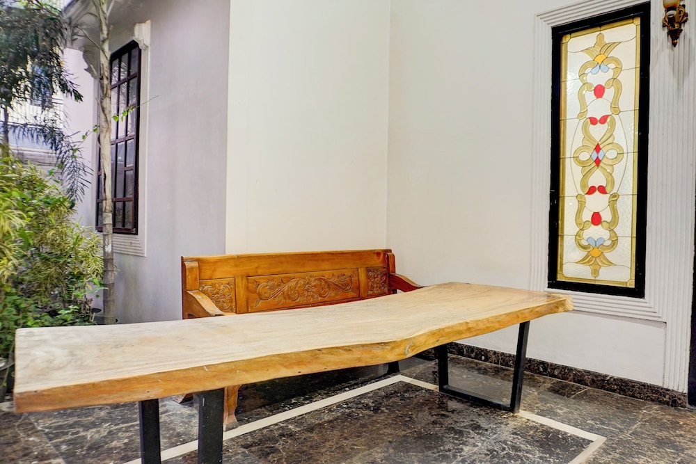 Hotel O Stasiun Cirebon Kejaksan Near Alun Alun Cirebon Formerly Family Homestay