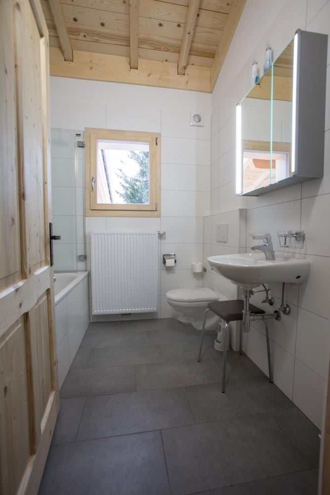 Rosaline - Large and Cosy Swiss Chalet With Beautiful Views