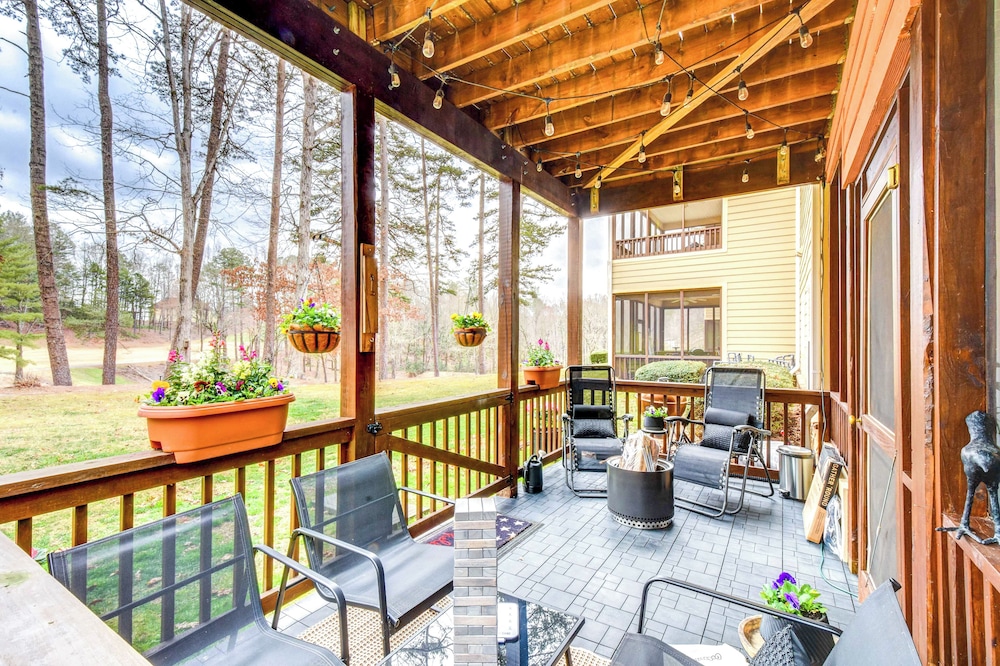 Modern Condo + Golf Course View, Near Hiking!