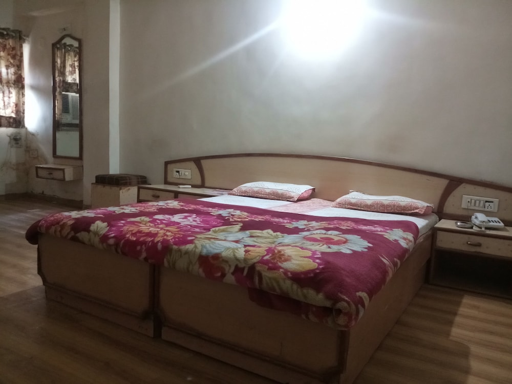 Rajshree Hotel