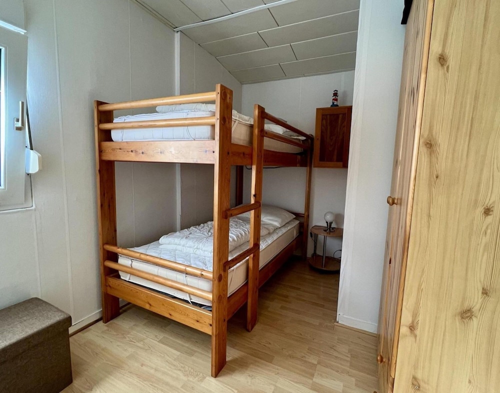 Spacious Bungalow With Garden in Park Eureka