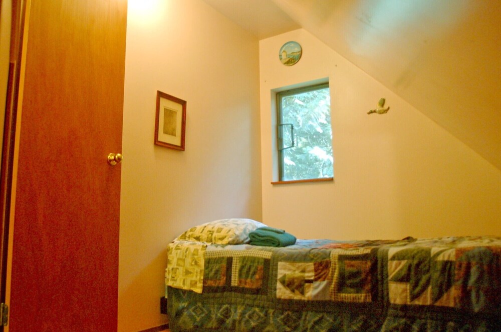 Mt Baker Lodging - Cabin 67 - Private 2-story Cabin With a Private hot tub view 3