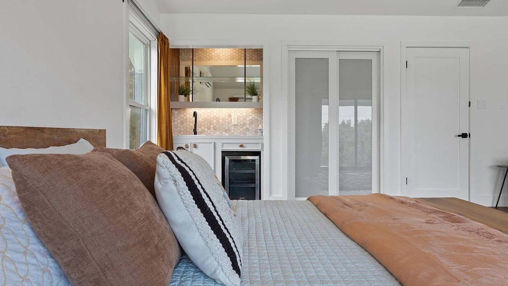 Upstay Luxury Golf Course Retreat w/ Pool & Patio