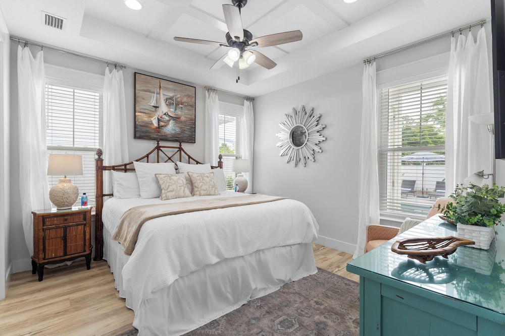 Pool, Patio & Outdoor Dining + Walk to Shore, Pier Park Sanctuary on Sands
