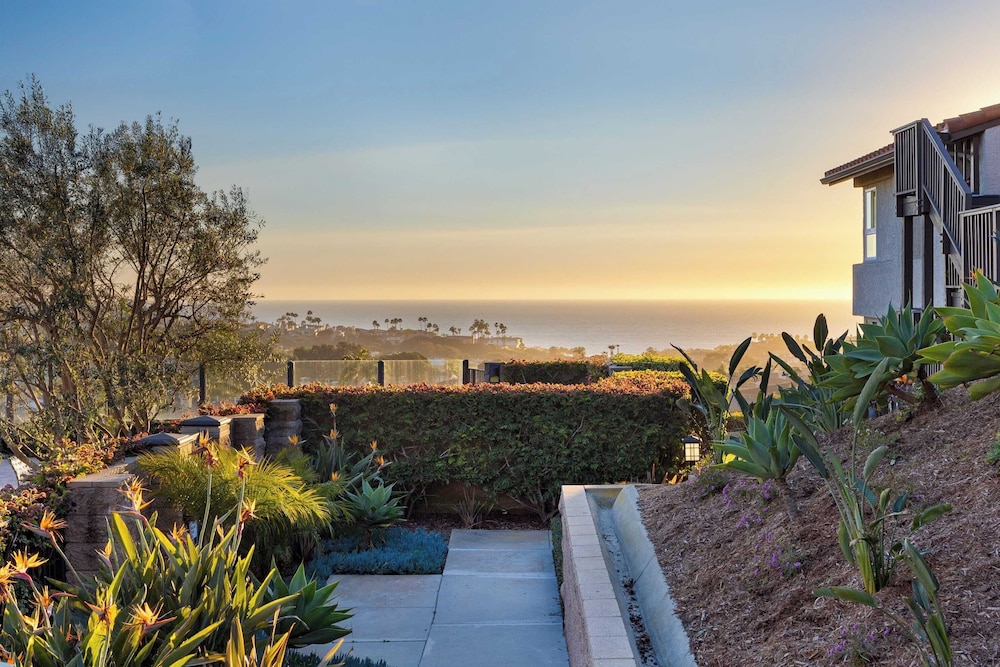 Coastal Retreat With Pool, Hot Tub, BBQ Patio & Minutes to Dana Point Harbor, Monarch Beach, Laguna Beach & Golf Courses Ritz Pointe Condo