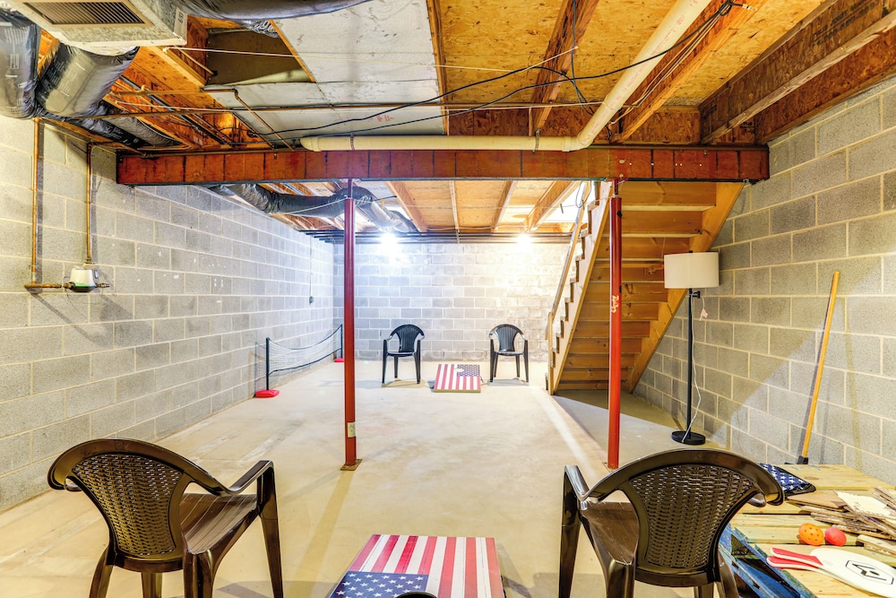 Convenient Townhome 1 Mi to Dtwn Clearfield