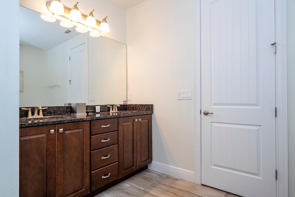 421 NP - Exquisite Retreat at Encore Resort