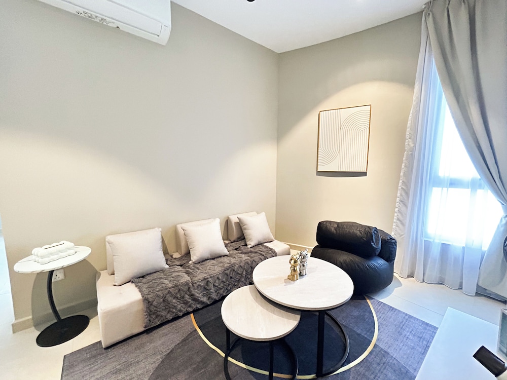 The Paxtonz by Manhattan Group