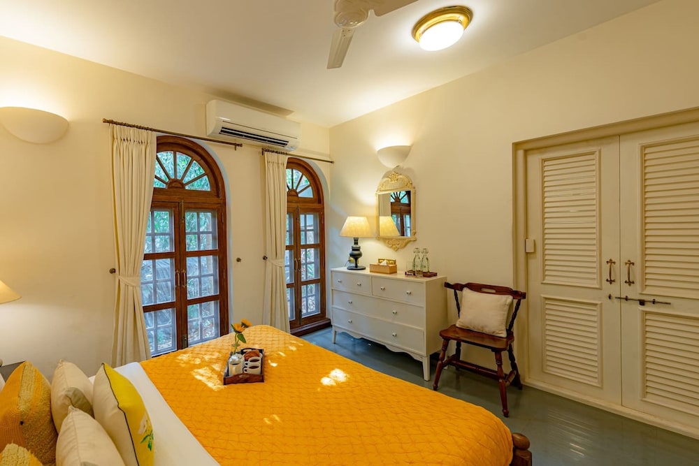 Loto Bianco by Hireavilla -4br w Pvt Pool Siolim
