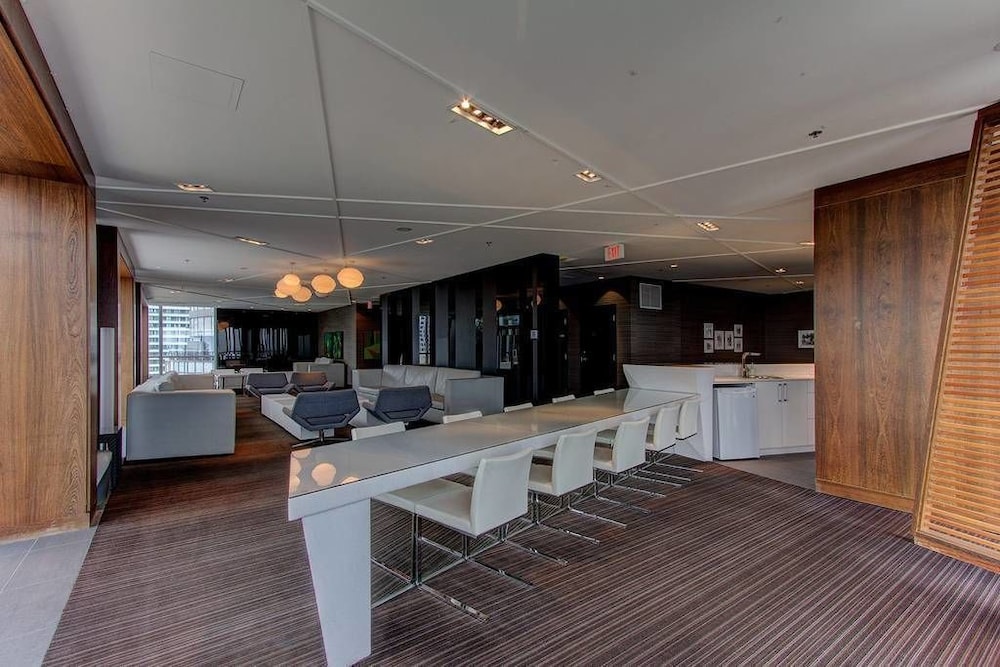 Executive 2 Bedroom Condo Across CN Tower