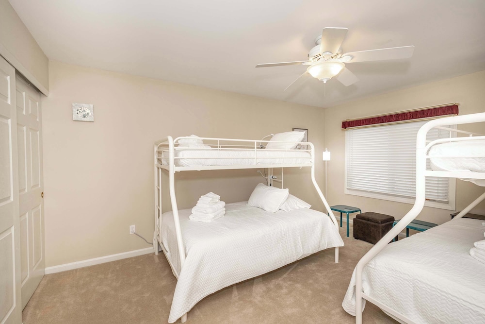 Luxurious Dream Home For 10!