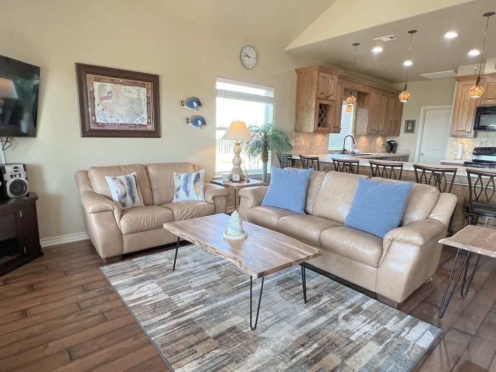 Belle Vue 3 Bedroom Home by RedAwning view 5