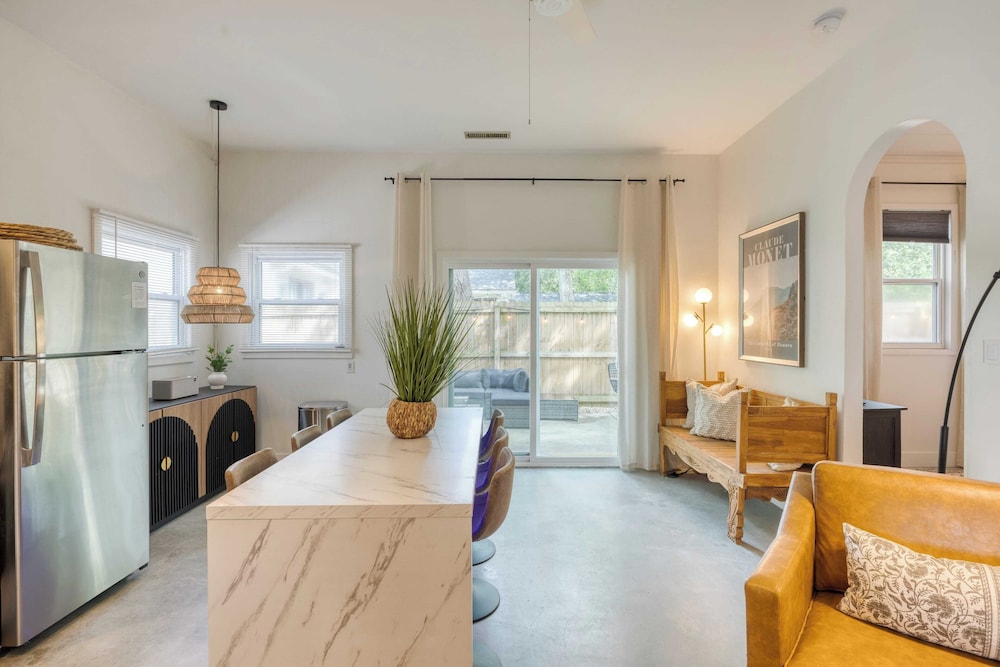 Arsenal Buyout by Avantstay 2 Homes Near Sullivans Island w/ Outdoor Dining