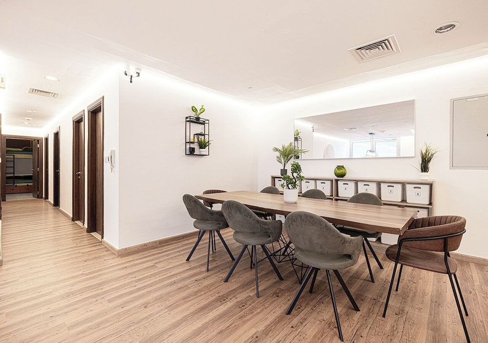 Next'House - Business Boulevard Hostel