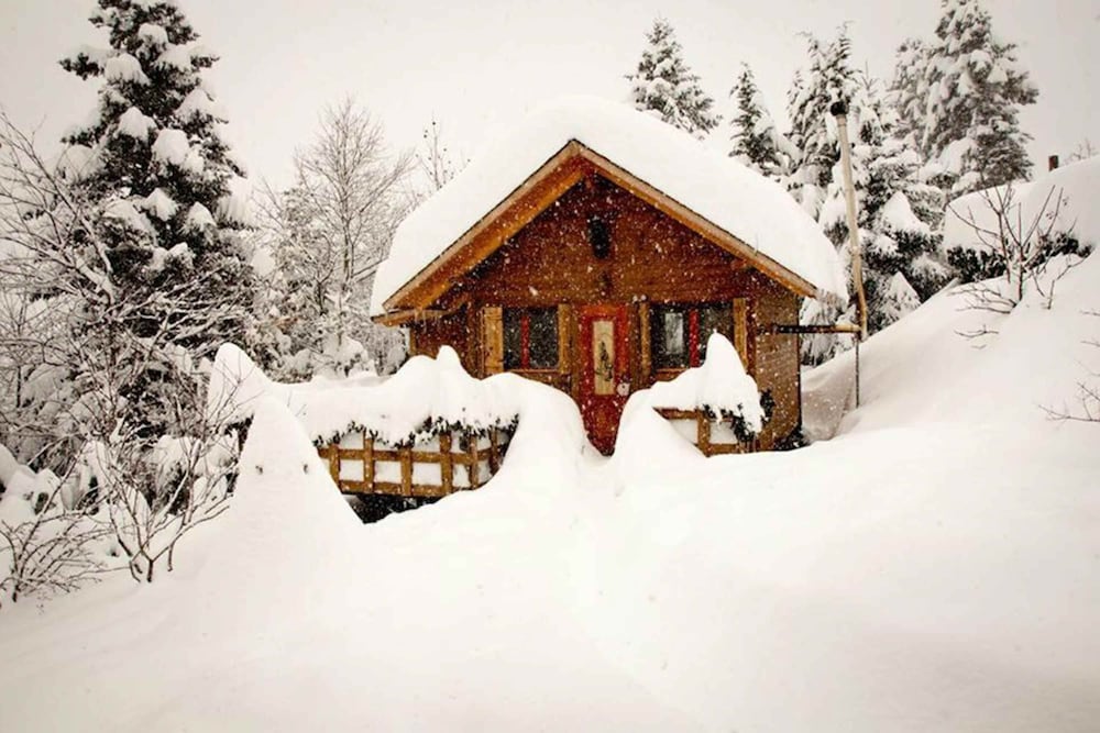 Kedra Village Chalet - Cozy Mountain Retreat
