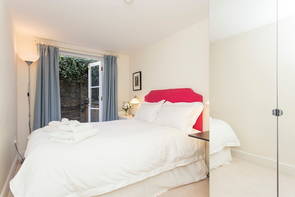 JOIVY Modern 2 bed flat in Central London, sleeps 6
