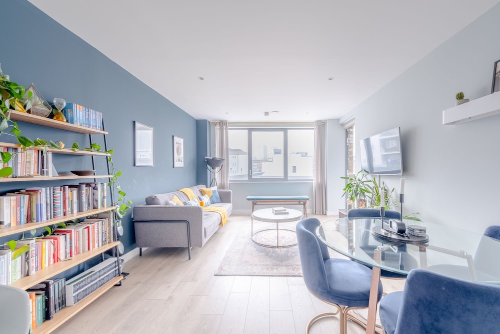 Light & Spacious 1bedroom Flat With Balcony - Mile End