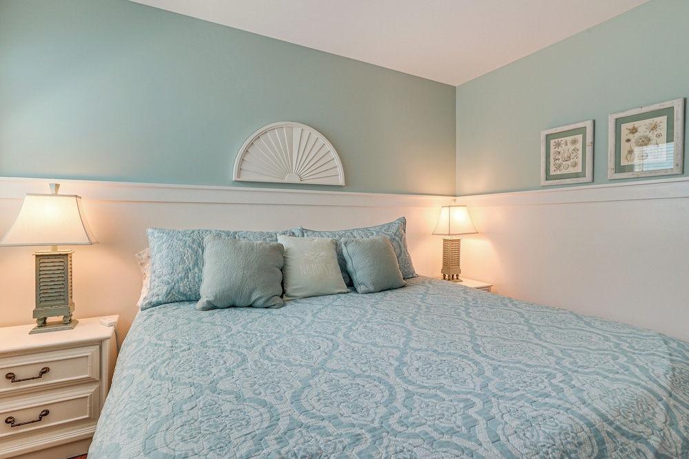 Sandy Oceanfront 2nd FL 1BR W/pool at The Riggings