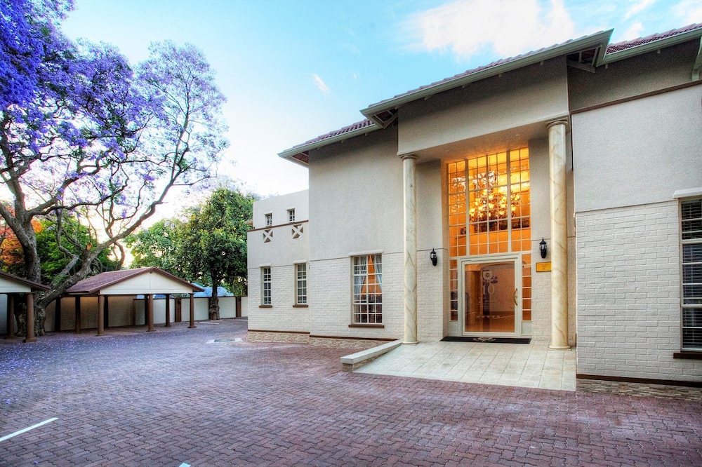 Johannesburg Vacations - 10 2nd Avenue Houghton Estate - Property Image 32