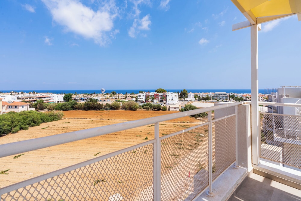 Blu Horizon - Stylish Living with Pool & Balconies in Protaras