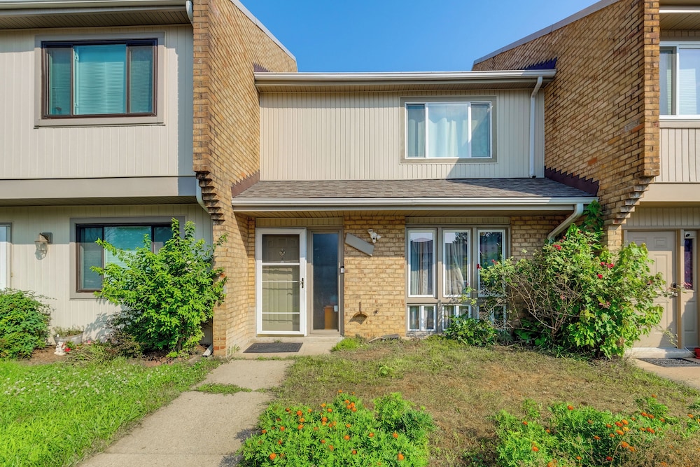 3 Mi to Dulles Airport: D.c. Area Townhome