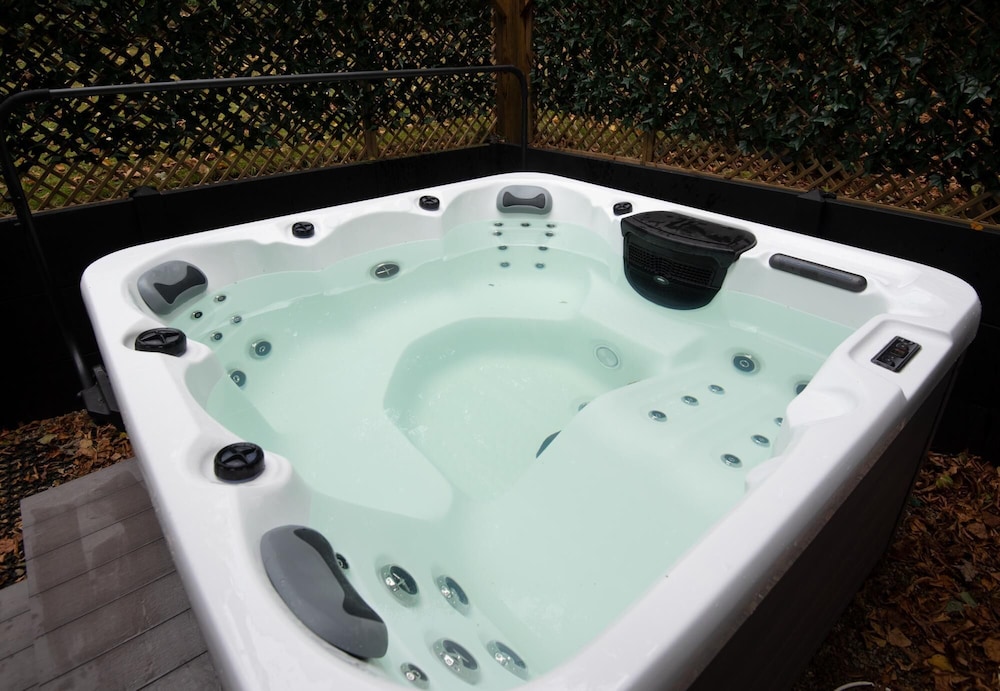 The North Wales Gathering - Hot Tub Sleeps Up To 16 view 3