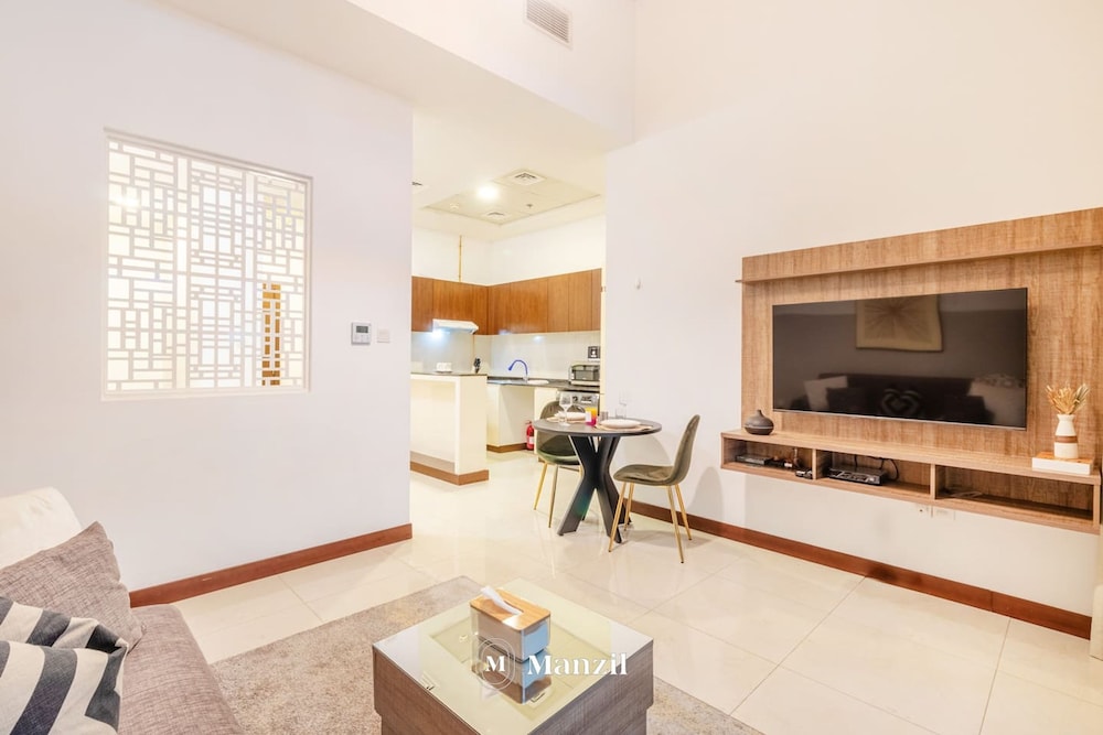 Manzil- Chic Studio in JVC With Premium Amenities