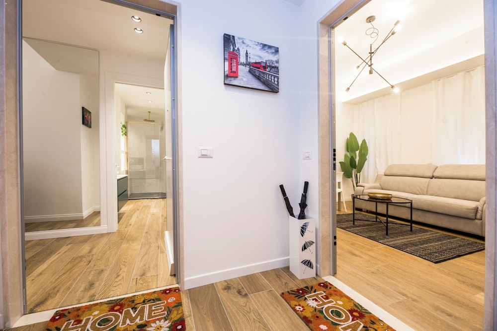 Chic apartments in Piazza Dante
